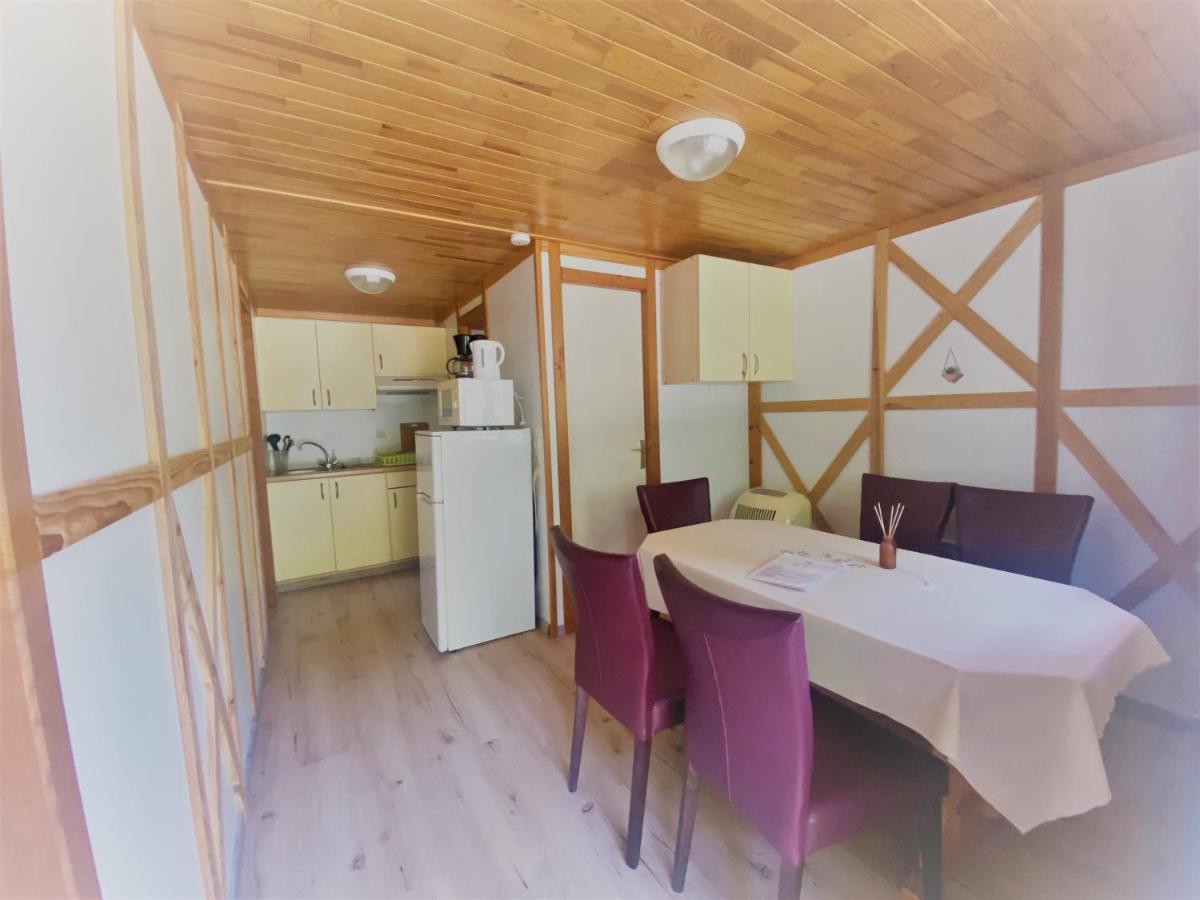 Camping Familial Les Chalets D'Uza Екстериор снимка