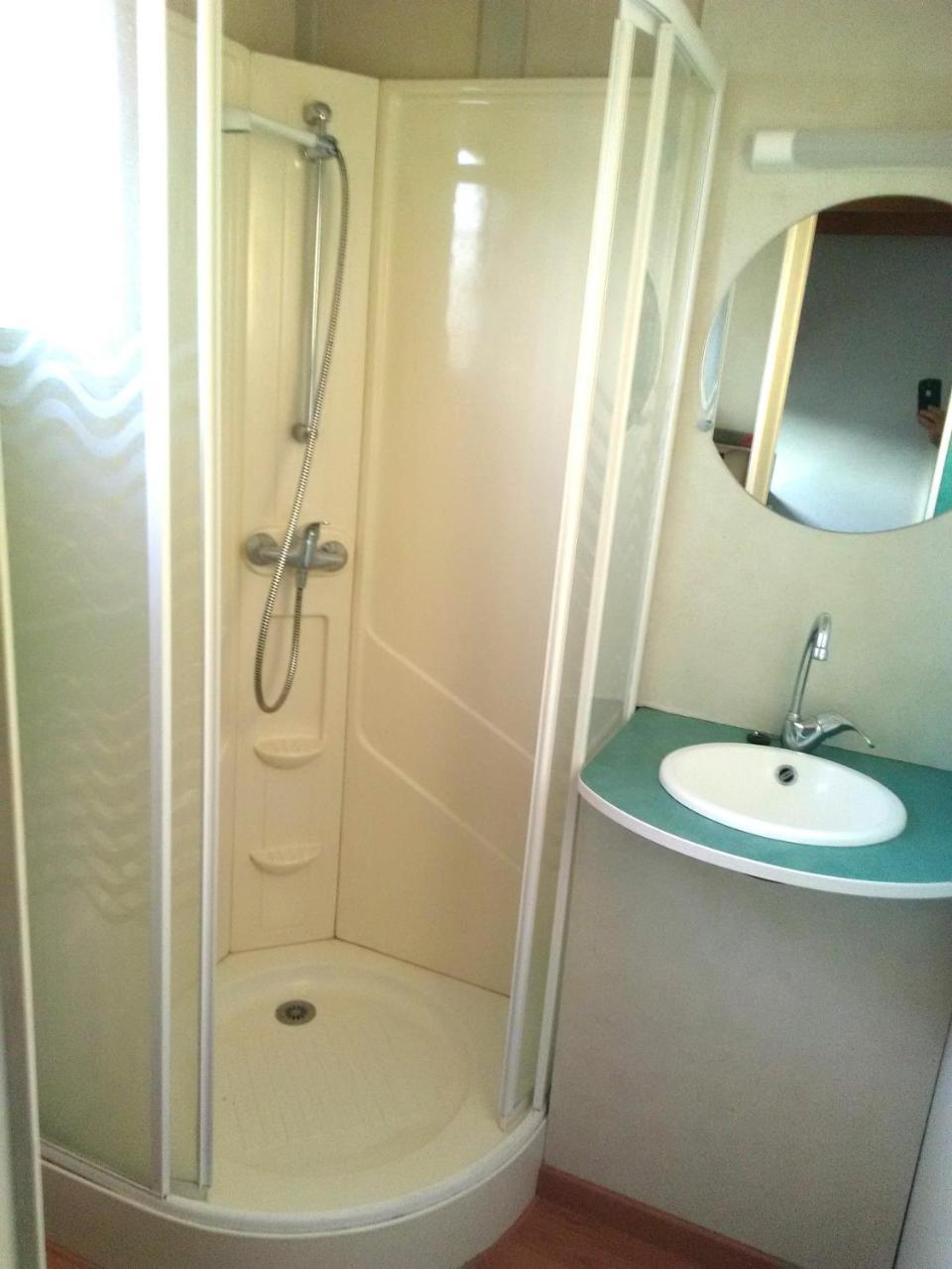 Camping Familial Les Chalets D'Uza Екстериор снимка