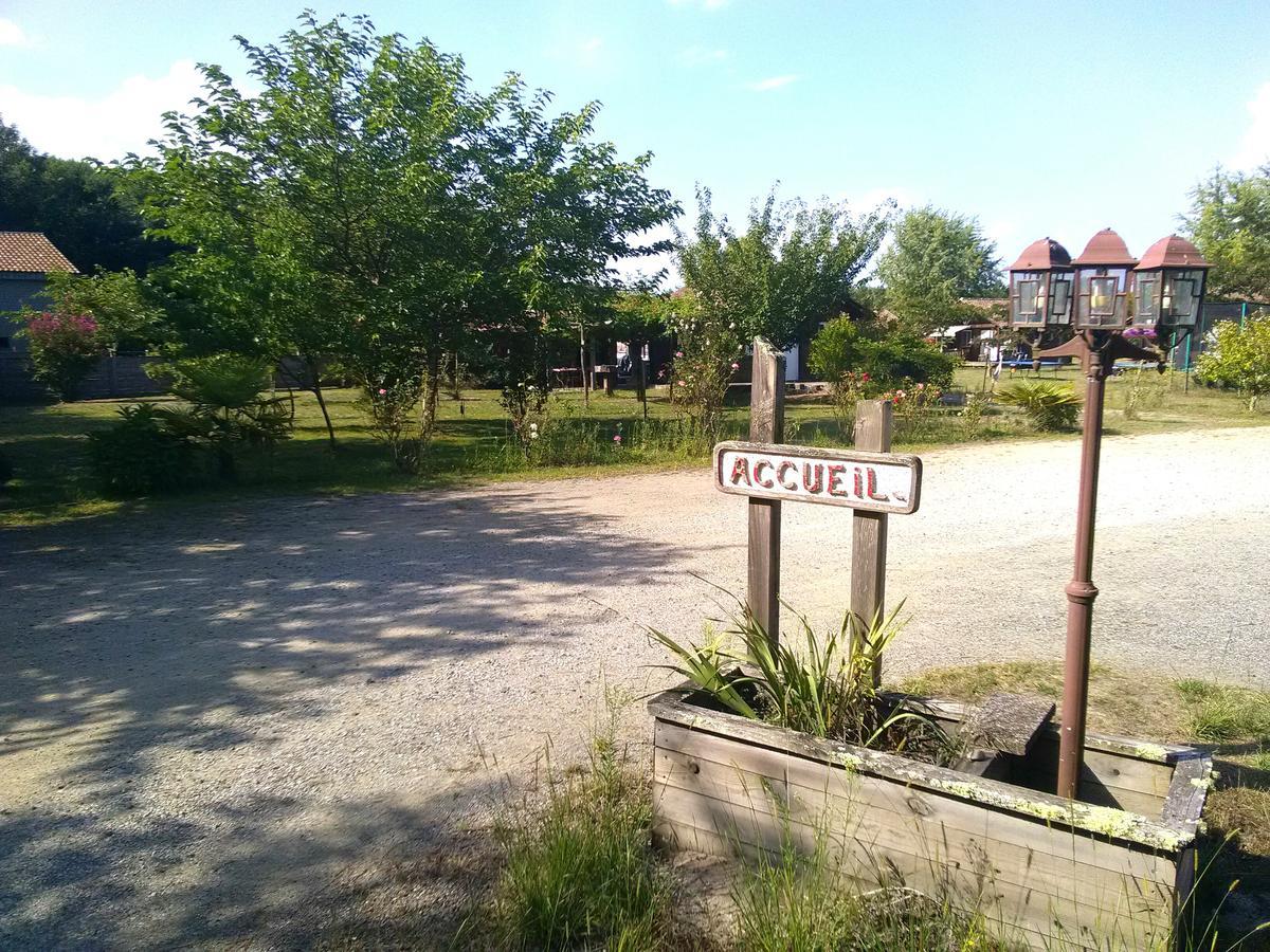 Camping Familial Les Chalets D'Uza Екстериор снимка
